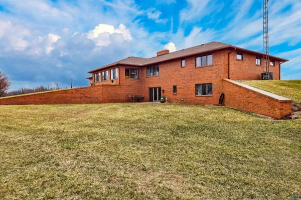 $994,900 | 21830 P Road, Holton, KS 66436