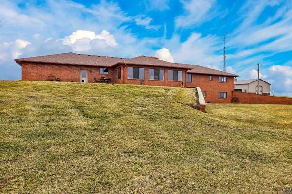 $994,900 | 21830 P Road, Holton, KS 66436