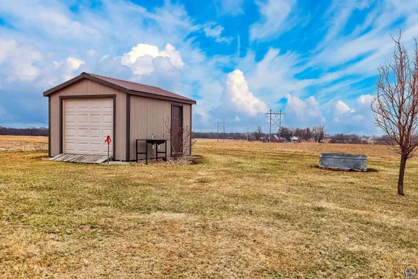$994,900 | 21830 P Road, Holton, KS 66436