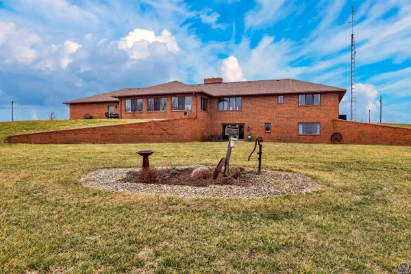 $994,900 | 21830 P Road, Holton, KS 66436
