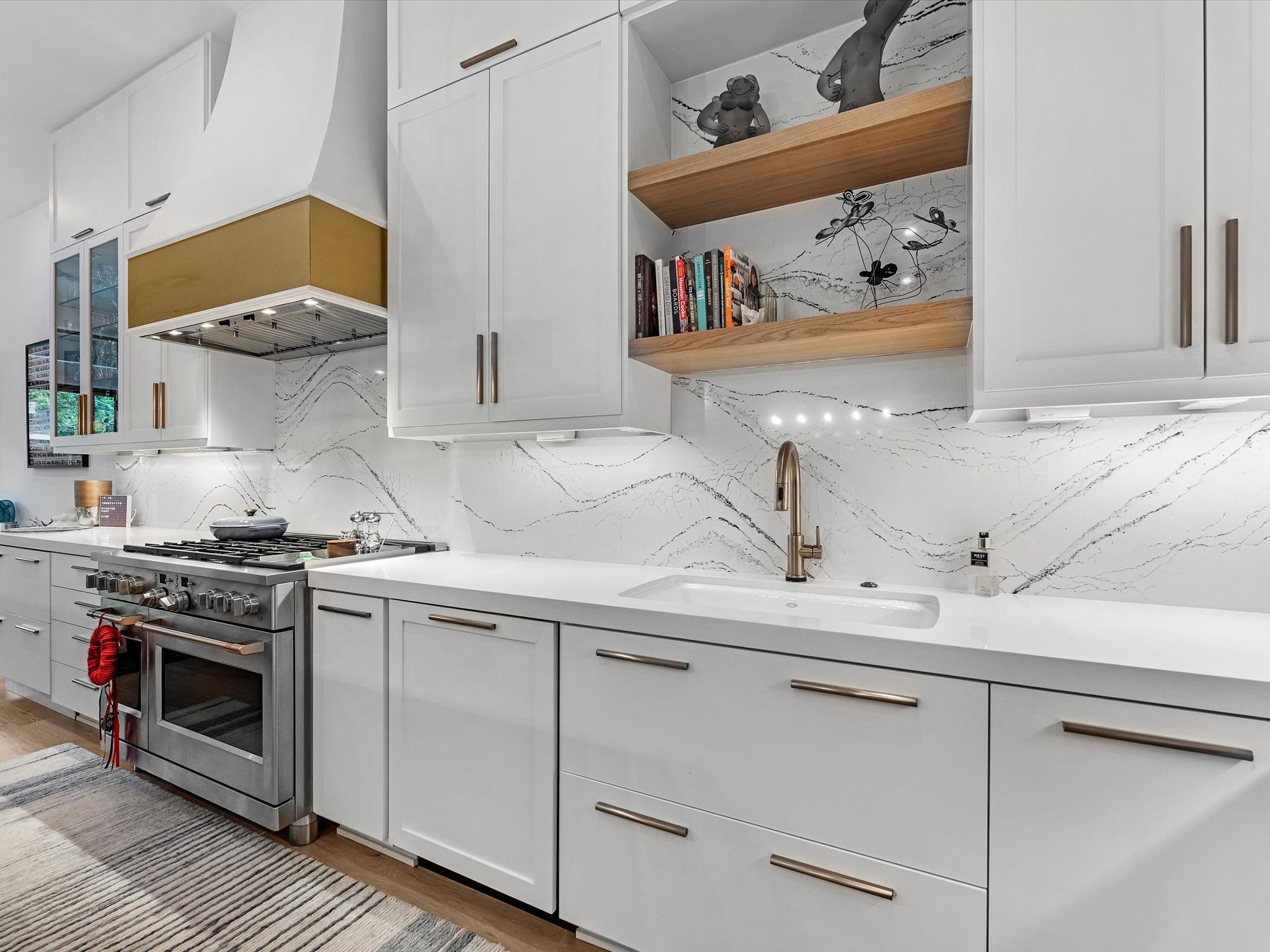 6404 Haskell Street Houston, TX 77007 - Photo 15 of 35 48-inch gas range designed for the home chef