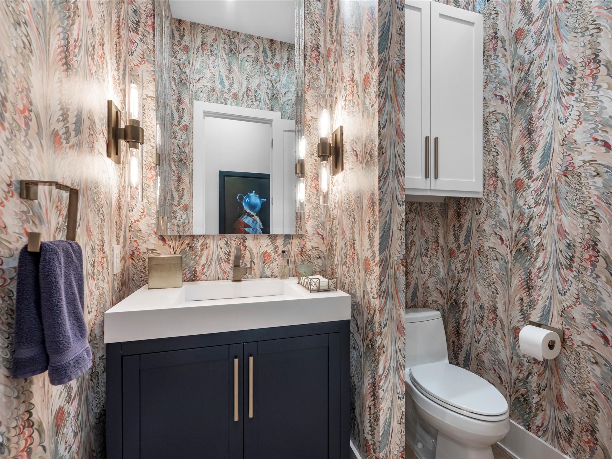 6404 Haskell Street Houston, TX 77007 - Photo 17 of 35 First-floor powder bath with modern finishes