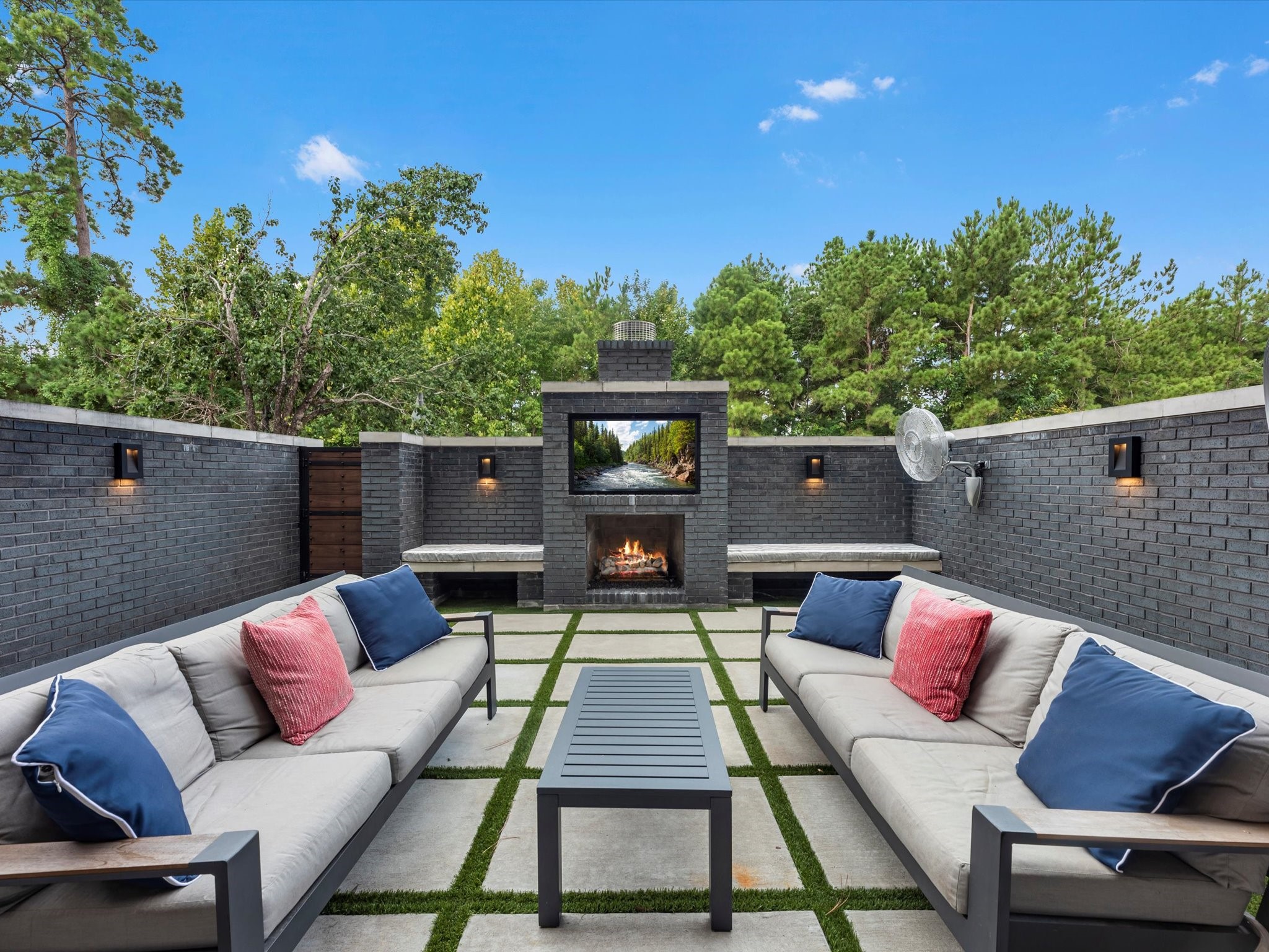 6404 Haskell Street Houston, TX 77007 - Photo 2 of 35 Gated entry opens to a private, landscaped front yard