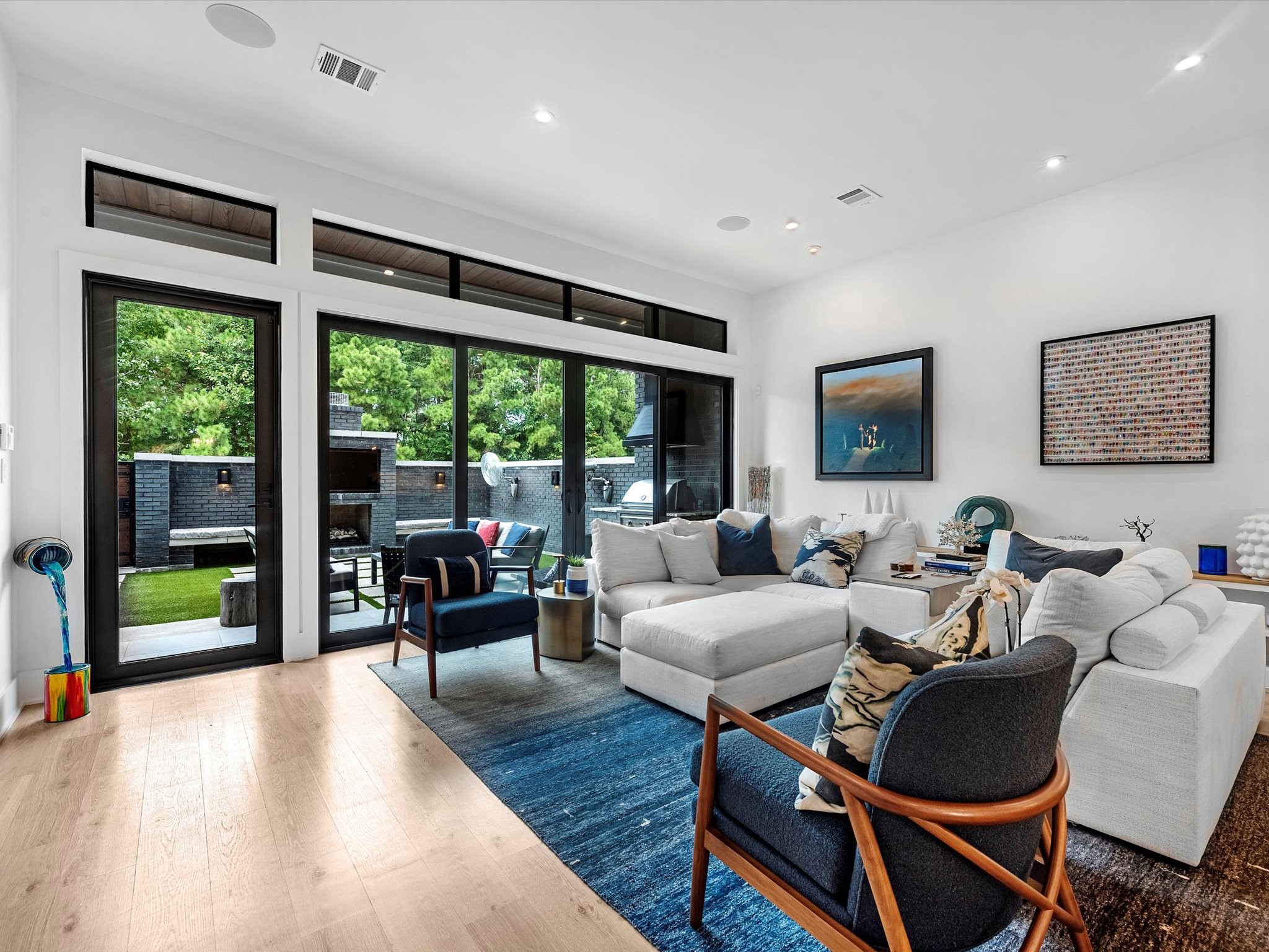 6404 Haskell Street Houston, TX 77007 - Photo 3 of 35 Sun-filled living room designed for everyday comfort and entertaining