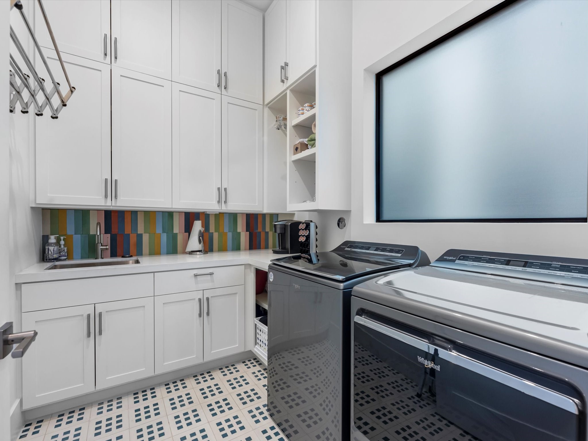 6404 Haskell Street Houston, TX 77007 - Photo 35 of 35 Well-appointed utility room with sink and storage