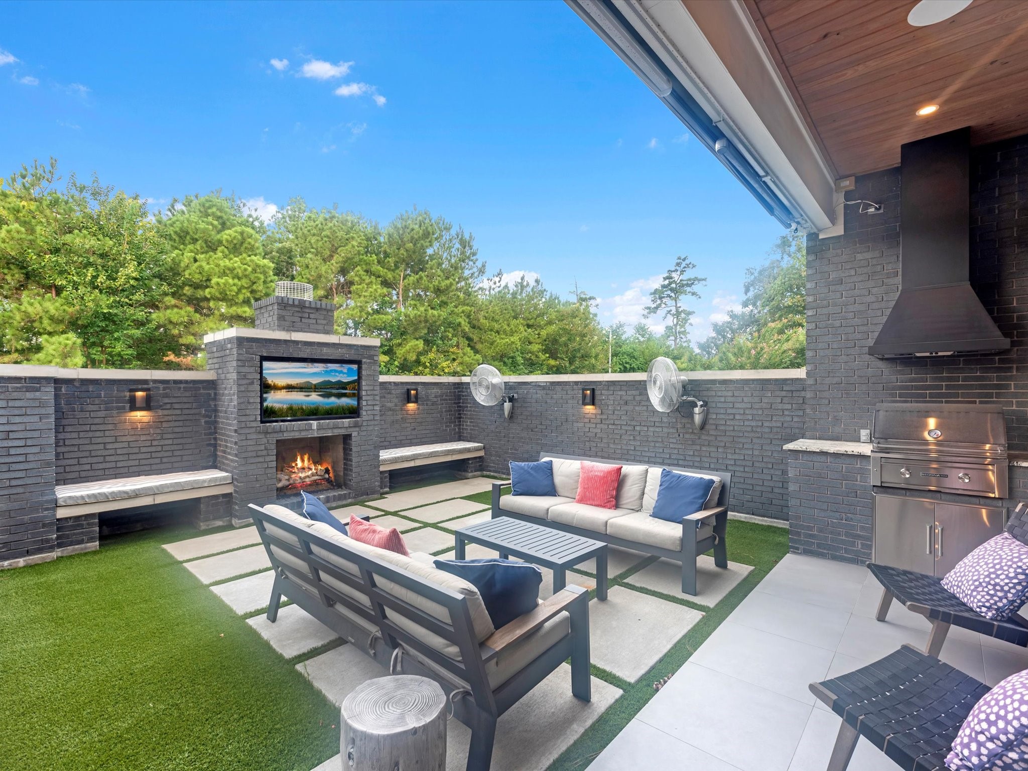 6404 Haskell Street Houston, TX 77007 - Photo 6 of 35 Front patio ideal for outdoor dining and entertaining