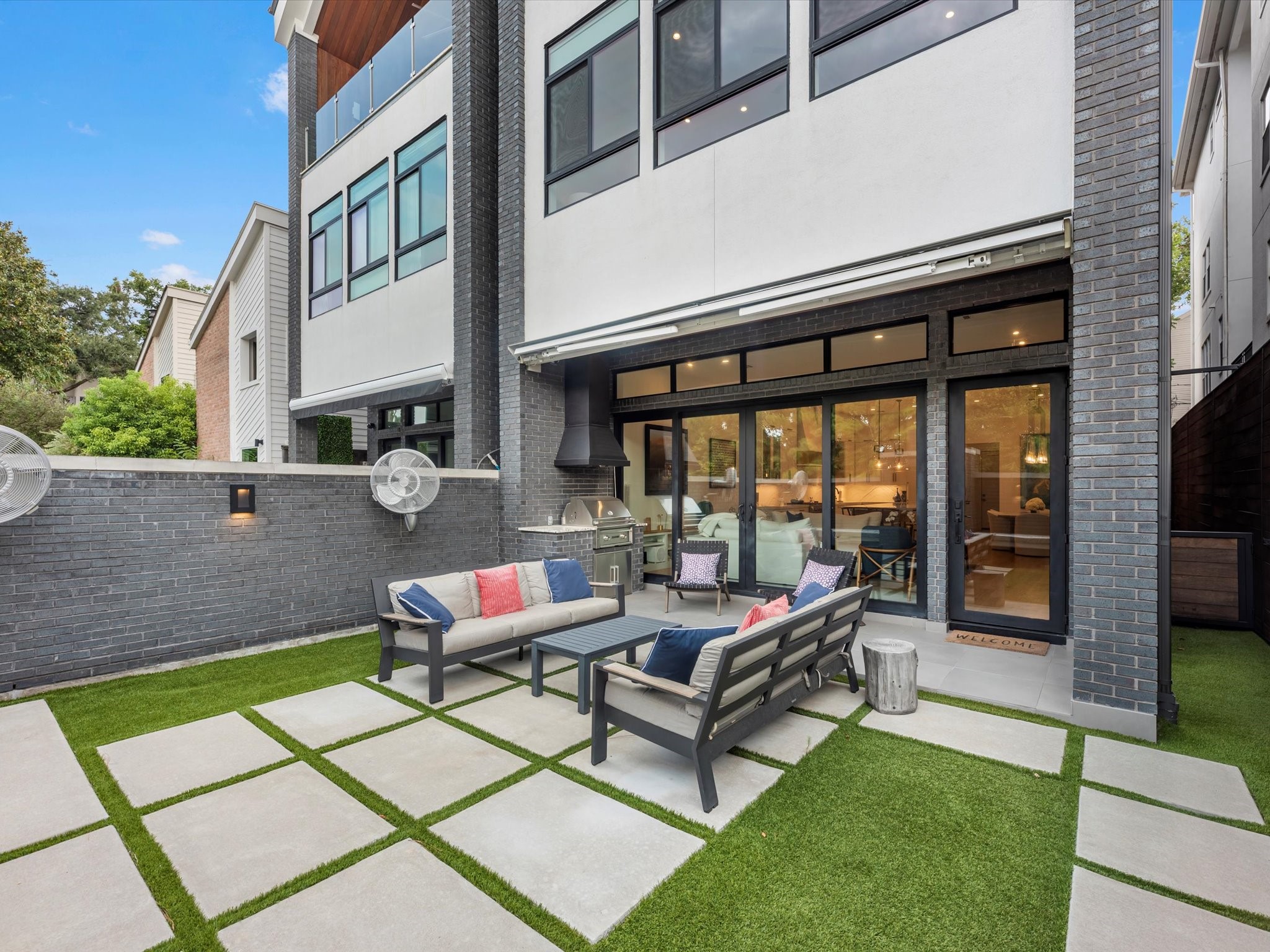 6404 Haskell Street Houston, TX 77007 - Photo 8 of 35 Fully fenced yard offering privacy and low-maintenance living