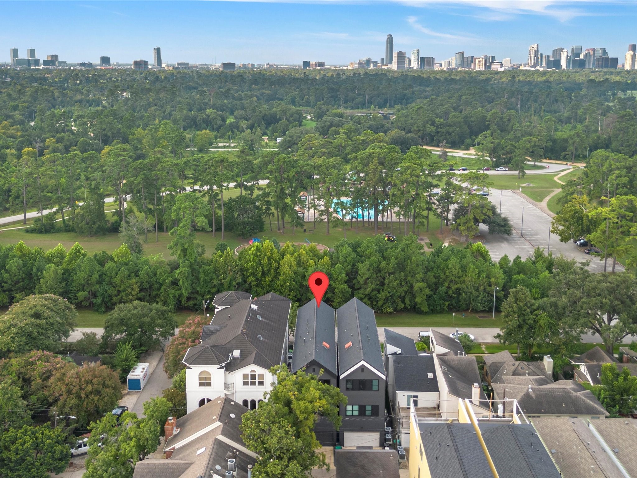 6404 Haskell Street Houston, TX 77007 - Photo 10 of 35 Just one block from Memorial Park’s trails and green space