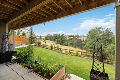 a view of a yard with an trees