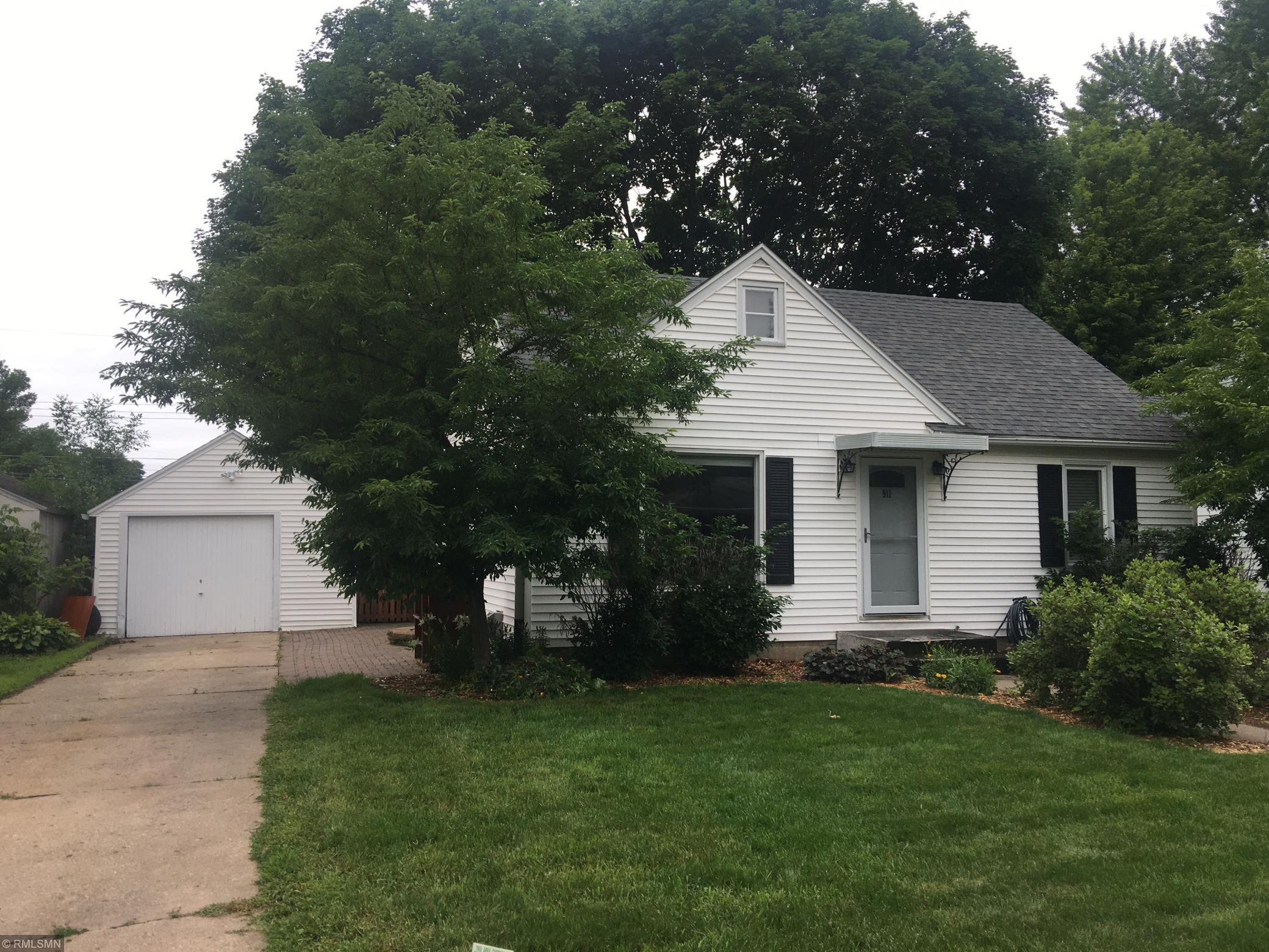 911 16th Avenue Northeast Rochester, MN 55906 - Photo 1 of 1