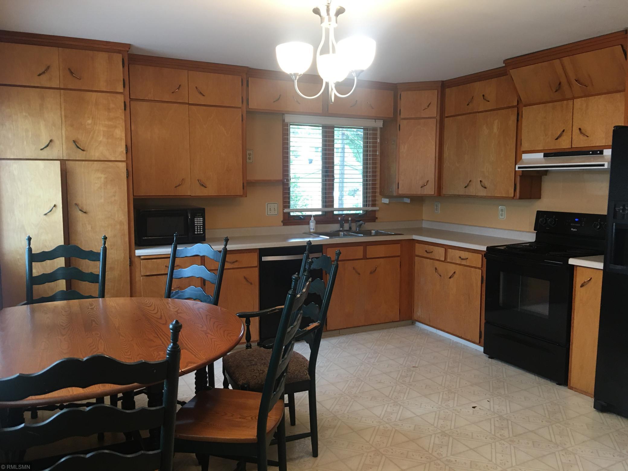 911 16th Avenue Northeast Rochester, MN 55906 - Photo 4 of 16 Gallery Image 4