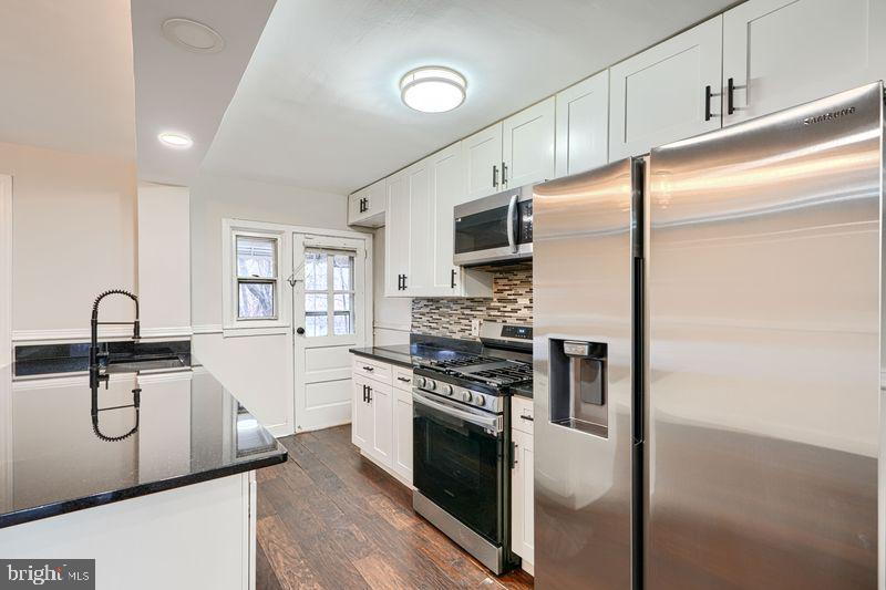 3836 8th Street Baltimore, MD 21225 - Photo 7 of 23