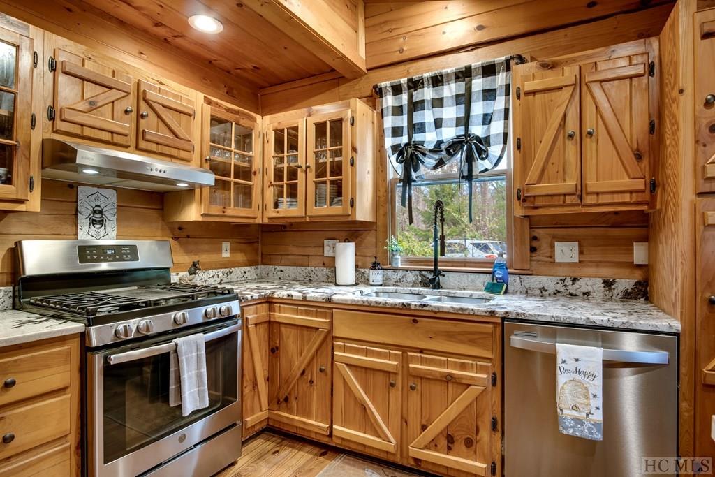 674 Sanders Road Franklin, NC 28734 - Photo 14 of 61 Gallery Image 14