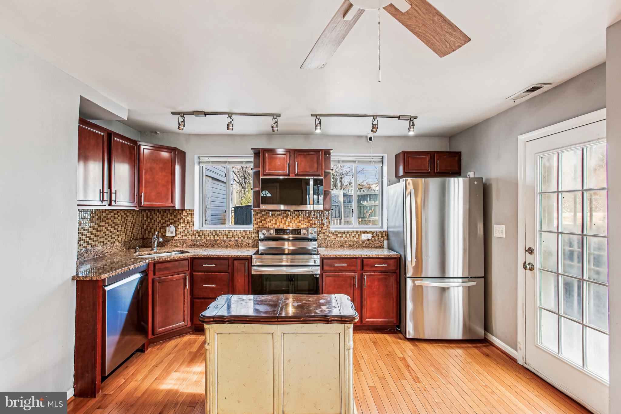 836 Division Avenue Northeast Washington, DC 20019 - Photo 11 of 35