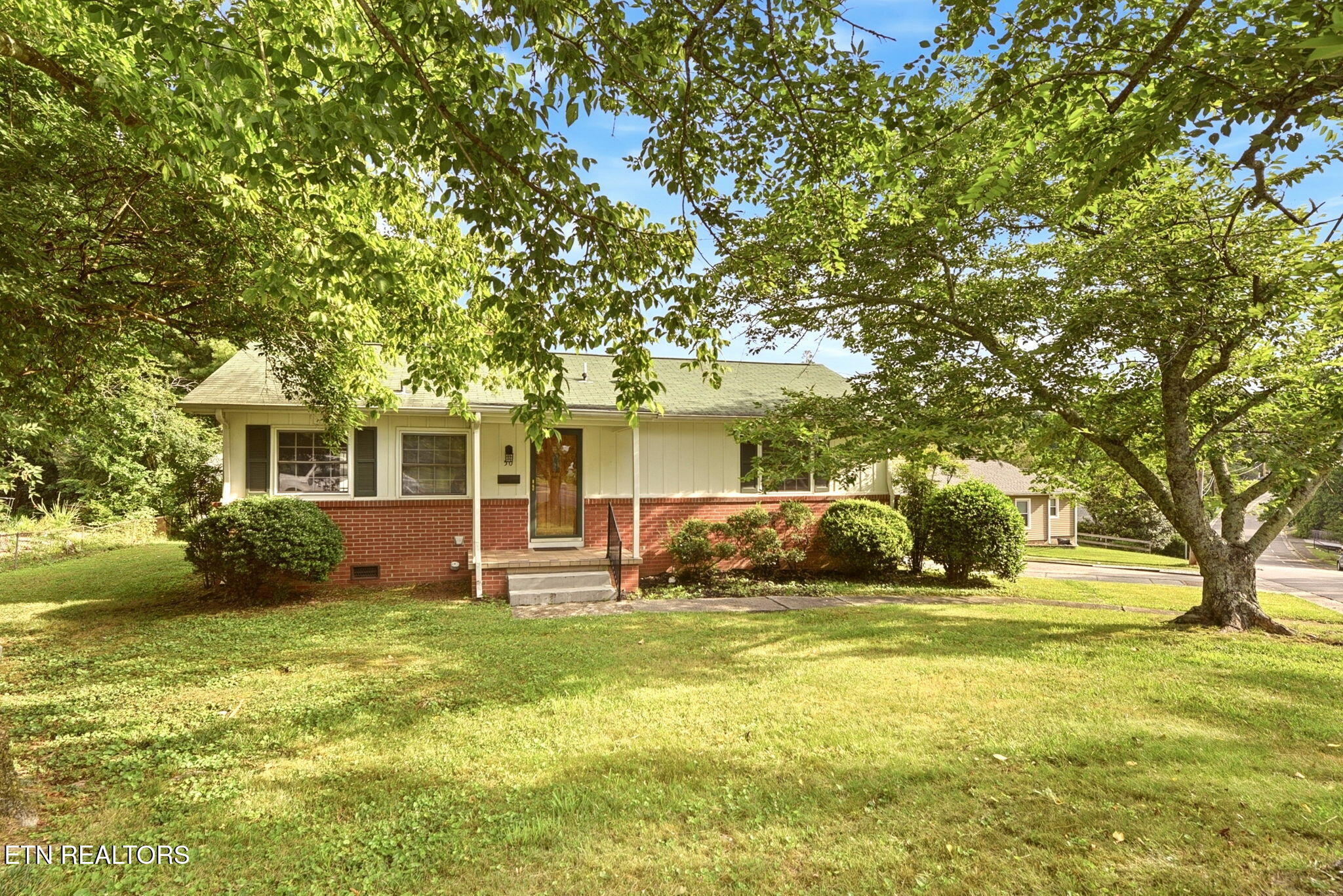 50 Outer Drive Oak Ridge, TN 37830 - Photo 2 of 33 2-web-or-mls-Outer50 (2)