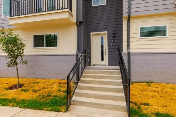 a view of entryway front of house