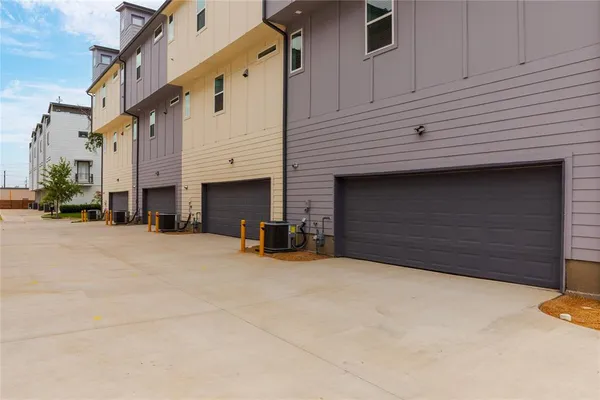 $3,395 | 2801 Weisenberger Street, Unit 101, Fort Worth, TX 76107