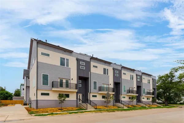 $3,395 | 2801 Weisenberger Street, Unit 101, Fort Worth, TX 76107