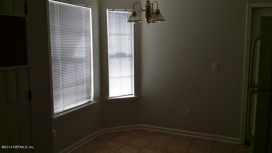 2750 Archer Street Middleburg, FL 32068 - Photo 7 of 34 a bathroom with a window