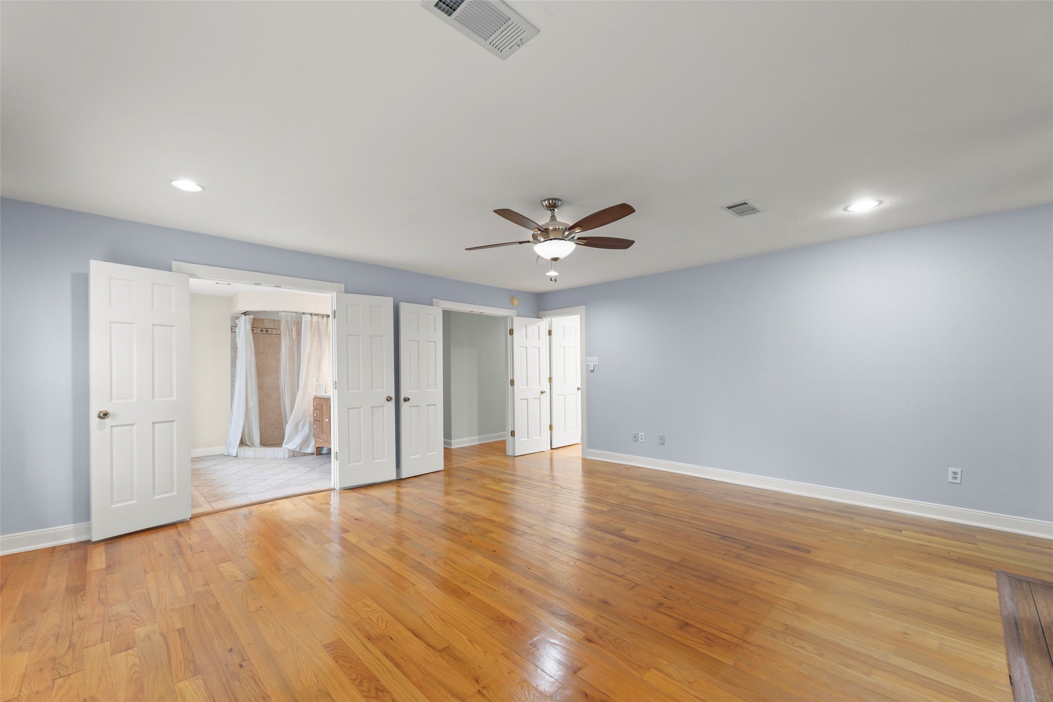2209 Portsmouth Street Houston, TX 77098 - Photo 15 of 28 a view of an empty room with a window