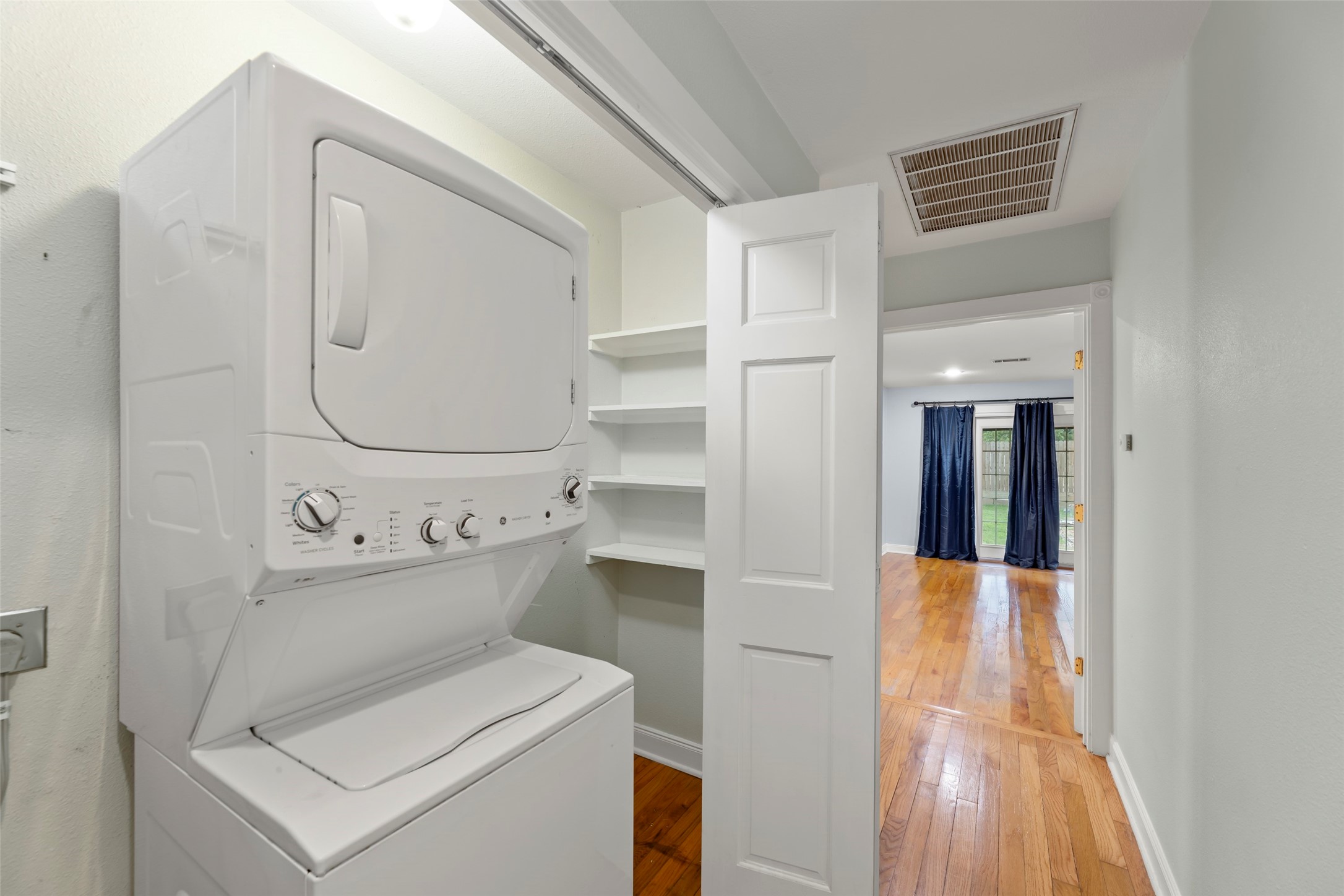 2209 Portsmouth Street Houston, TX 77098 - Photo 26 of 28 a utility room with dryer and washer
