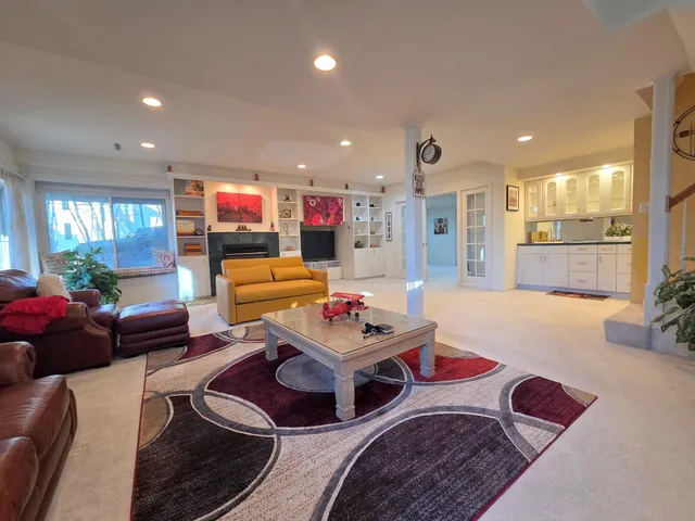 $1,700 | 1025 Rosewood Drive, Unit B, Carpentersville, IL 60110