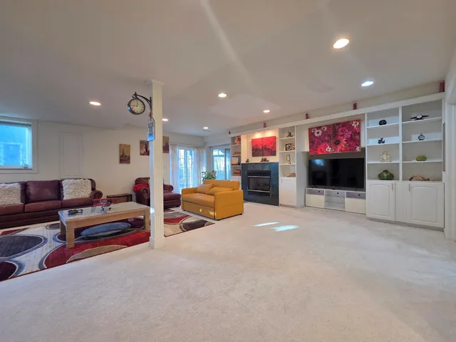 $1,700 | 1025 Rosewood Drive, Unit B, Carpentersville, IL 60110