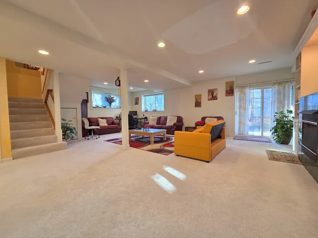 $1,700 | 1025 Rosewood Drive, Unit B, Carpentersville, IL 60110