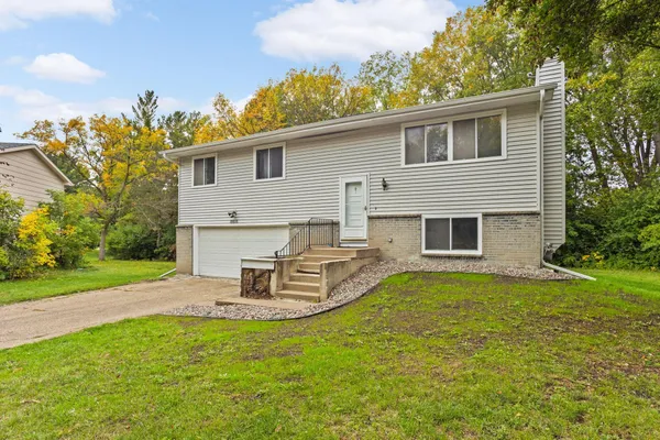 $2,495 | 8616 Windward Circle, Eden Prairie, MN 55344