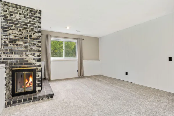 $2,495 | 8616 Windward Circle, Eden Prairie, MN 55344