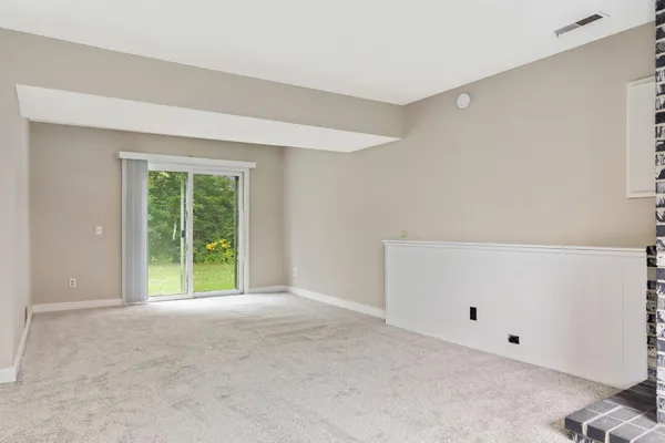 $2,495 | 8616 Windward Circle, Eden Prairie, MN 55344