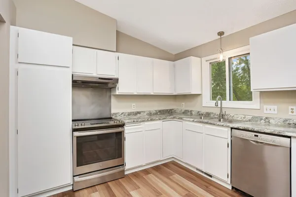 $2,495 | 8616 Windward Circle, Eden Prairie, MN 55344