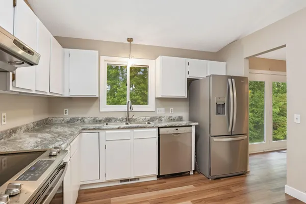 $2,495 | 8616 Windward Circle, Eden Prairie, MN 55344