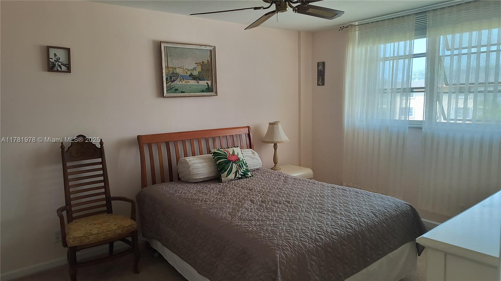 4500 North Federal Highway, Unit 352F Lighthouse Point, FL 33064 - Photo 19 of 32 a bed sitting in a bedroom next to a window