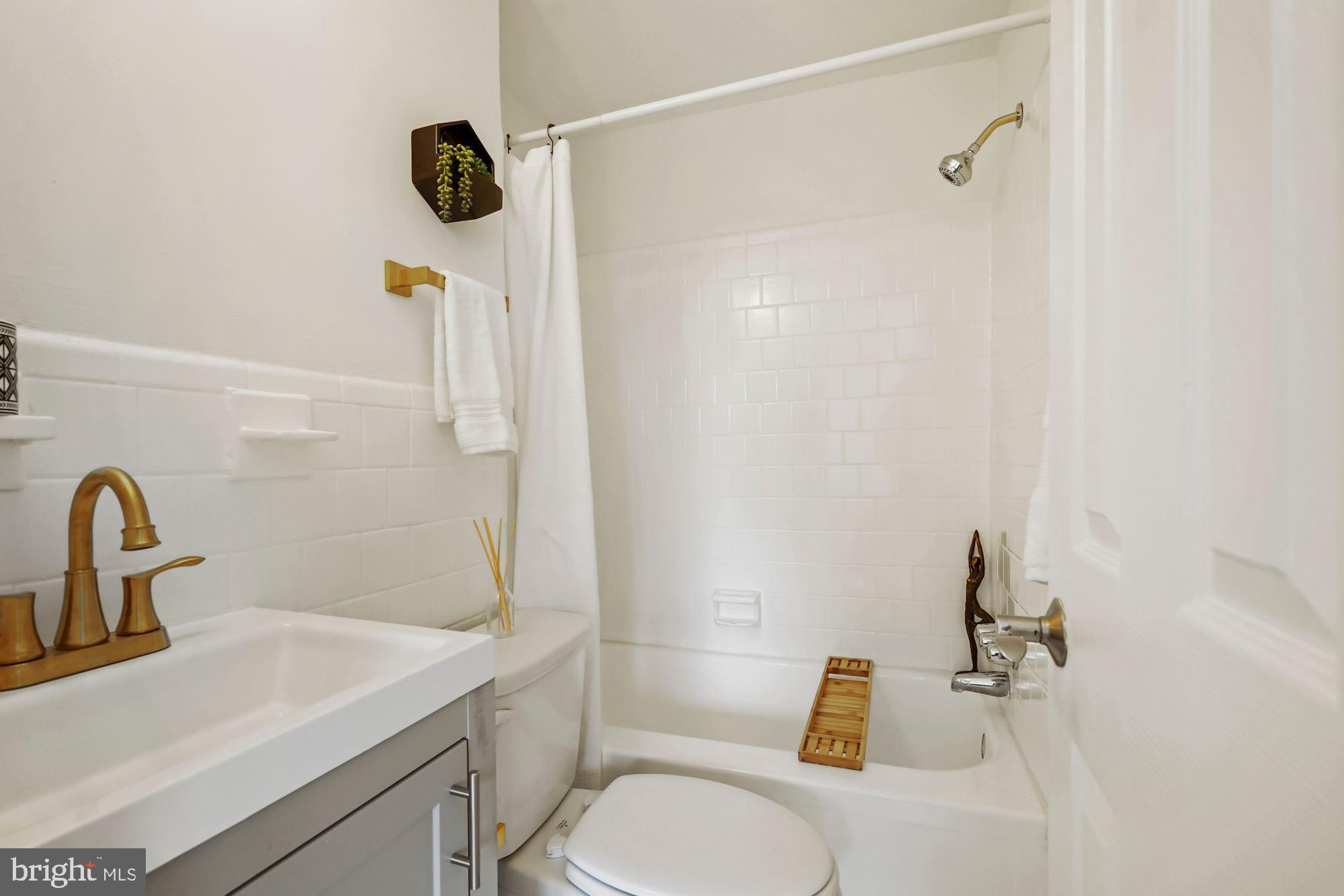 604 Longfellow Street Northwest, Unit 403 Washington, DC 20011 - Photo 6 of 18
