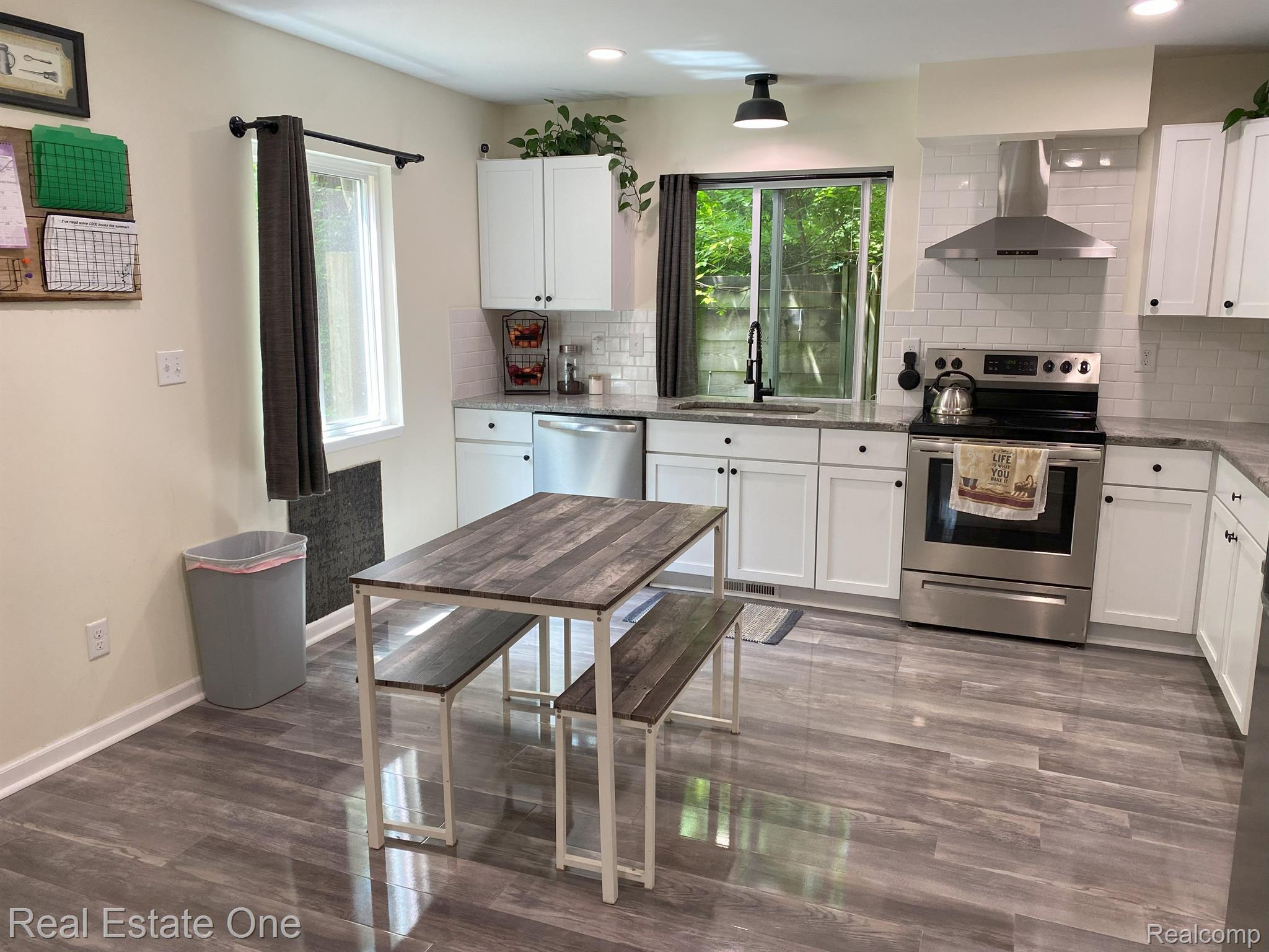 8490 Eaton Road Davisburg, MI 48350 - Photo 7 of 34 Kitche