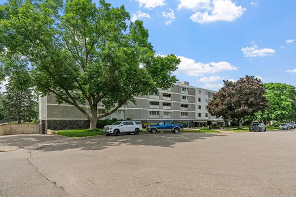 $139,900 | 6450 York Avenue South, Unit 308, Edina, MN 55435