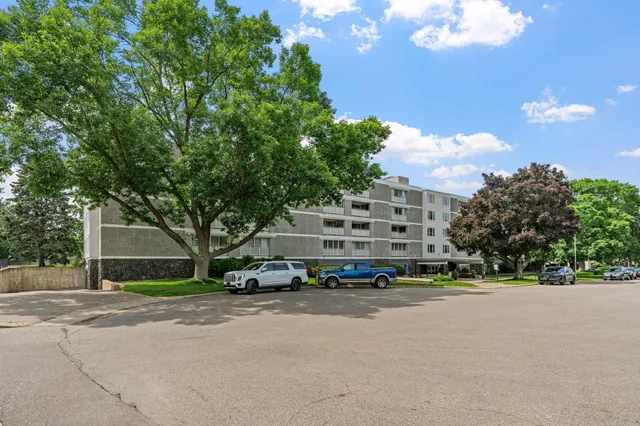 $149,900 | 6450 York Avenue South, Unit 308, Edina, MN 55435