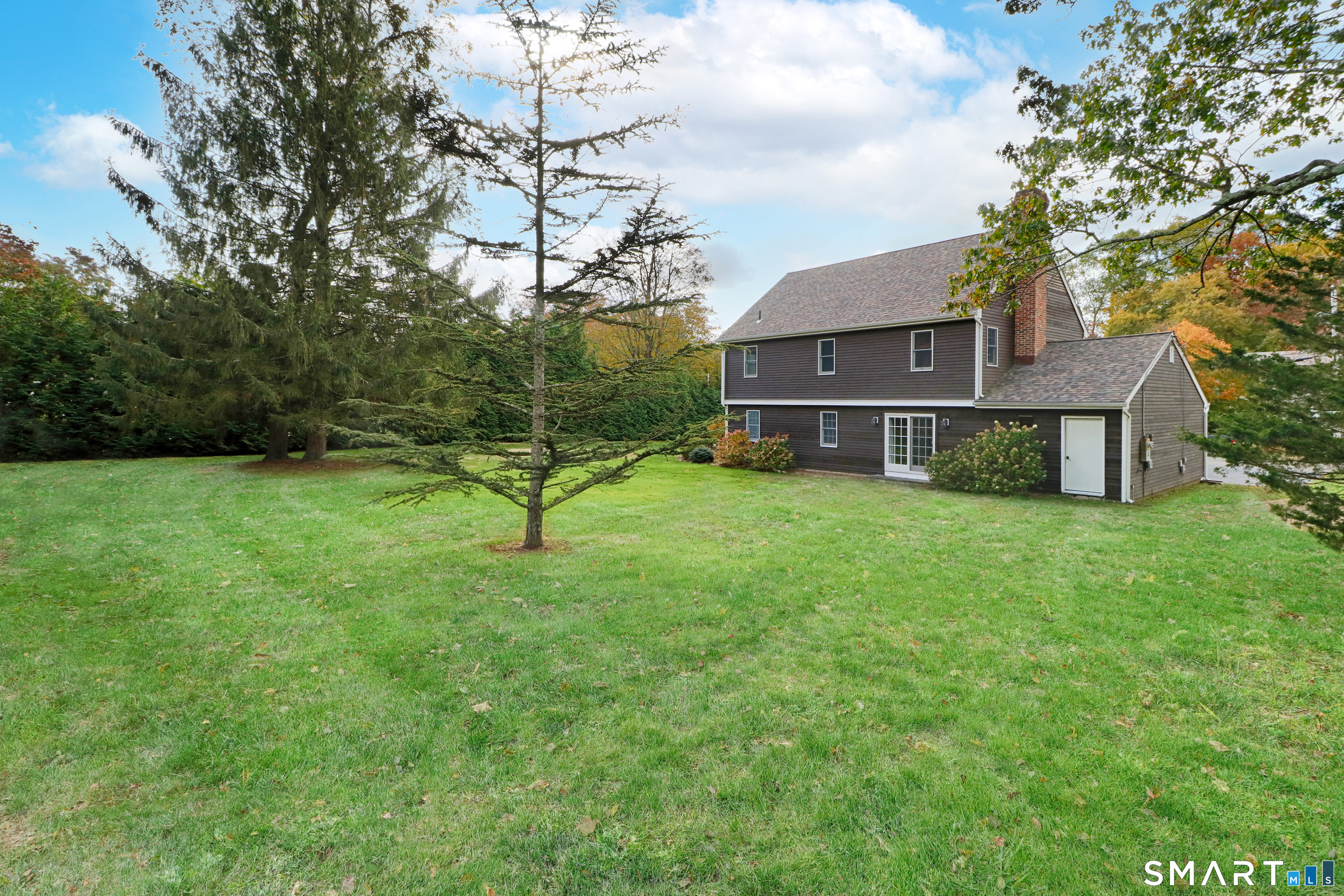 28 Brook Road Trumbull, CT 06611 - Photo 4 of 31 Gallery Image 4