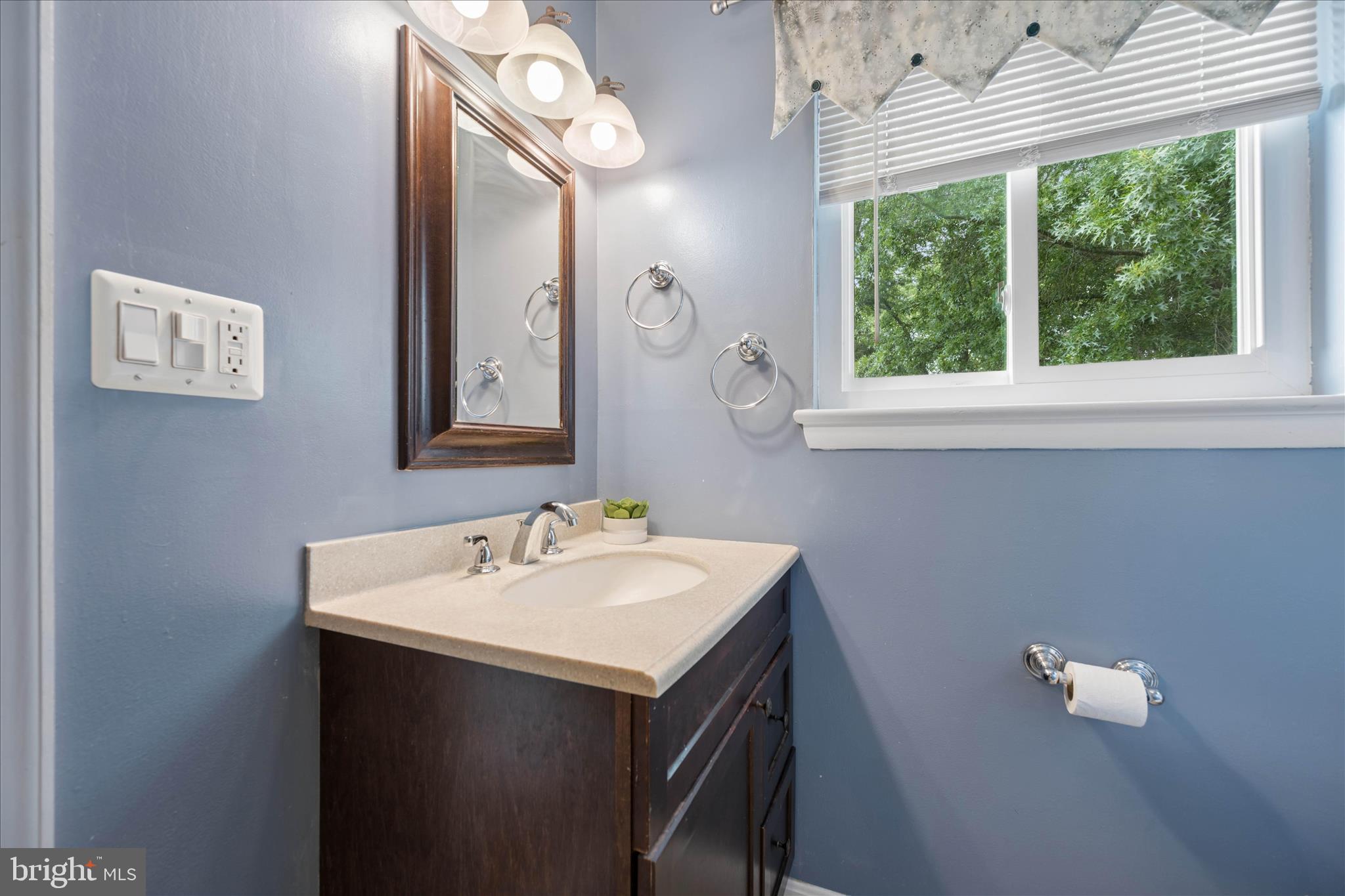 19804 Westerly Avenue Poolesville, MD 20837 - Photo 38 of 60 Primary Bathroom