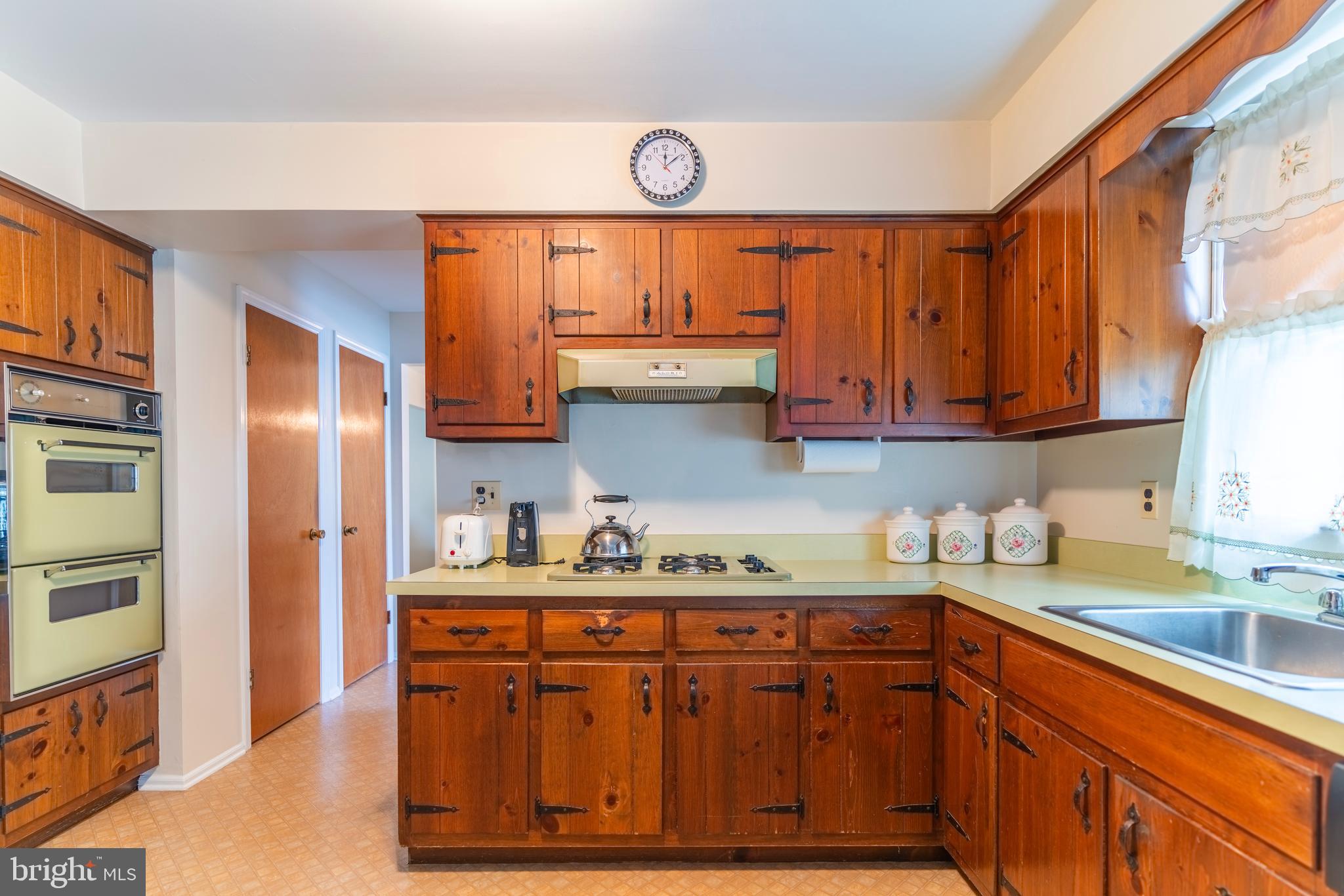 342 George Dye Road Hamilton, NJ 08690 - Photo 4 of 36