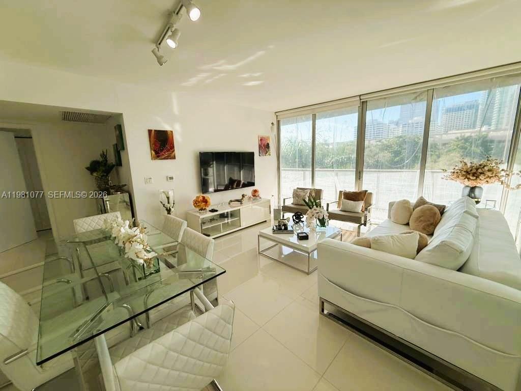 495 Brickell Avenue, Unit 511 Miami, FL 33131 - Photo 3 of 18