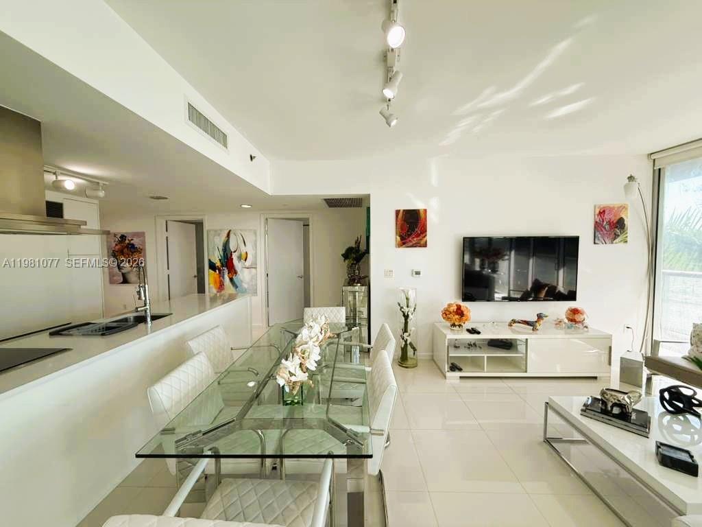 495 Brickell Avenue, Unit 511 Miami, FL 33131 - Photo 4 of 18