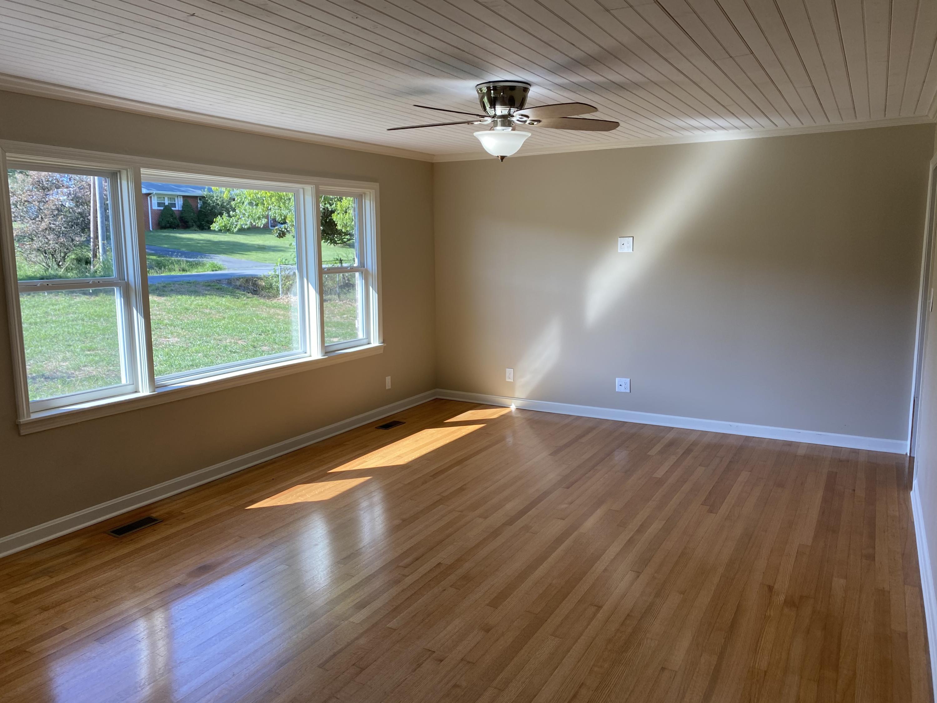 216 Hicks Road Piney Flats, TN 37686 - Photo 4 of 11 47BD6EA3-7A0A-4473-8FAB-BAE815DBE416