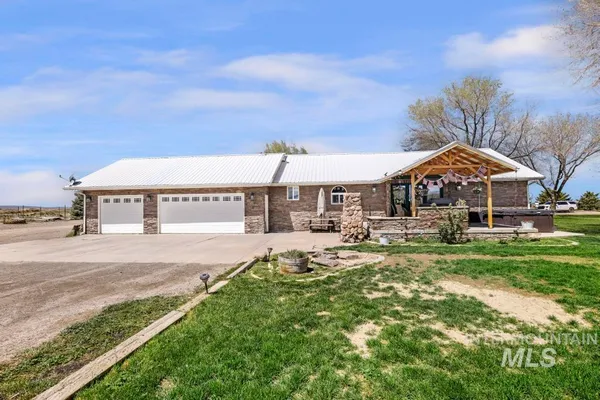 $850,000 | 2097 East 2500 North, Twin Falls, ID 83301