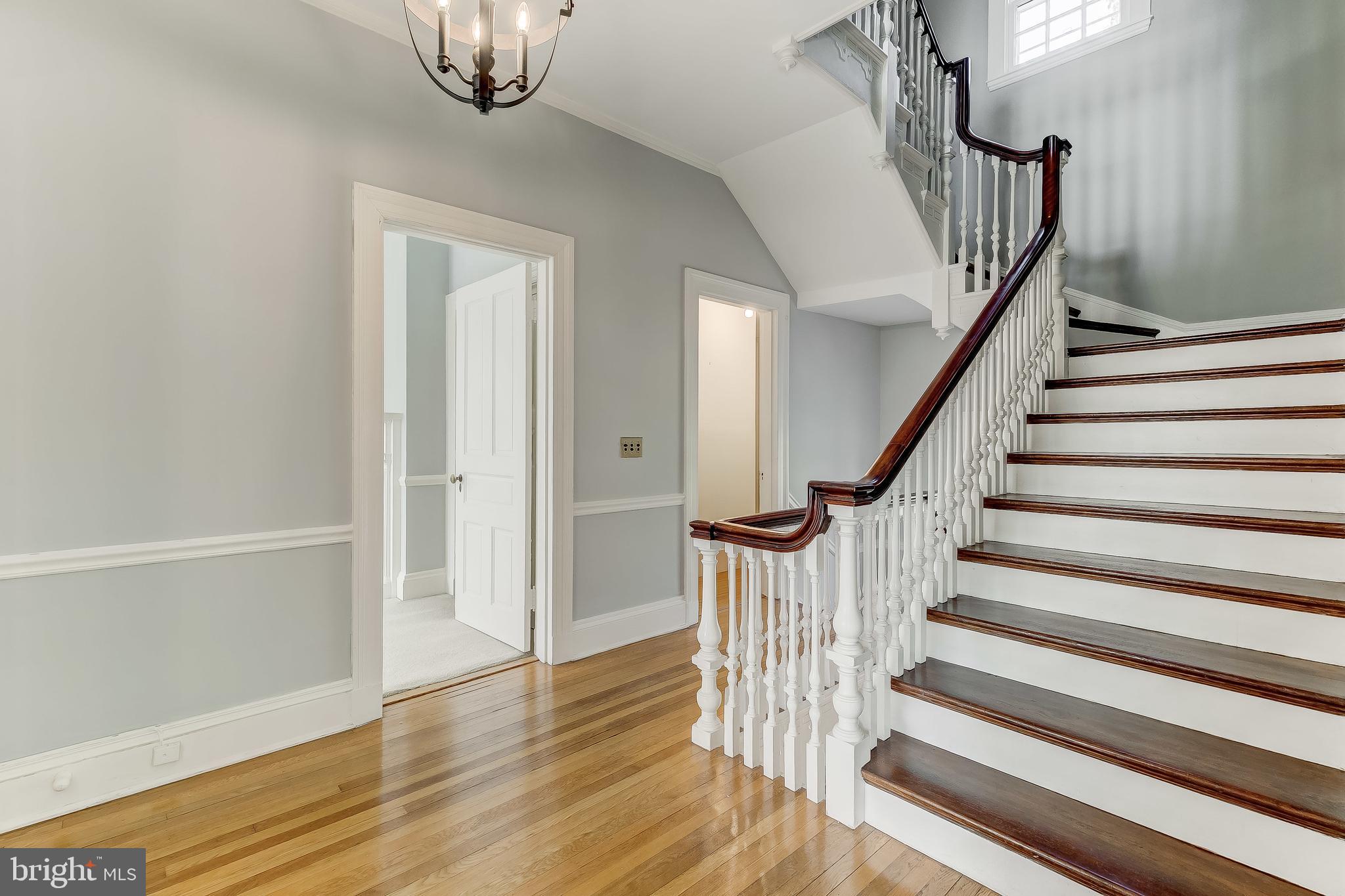 500 Overhill Road Baltimore, MD 21210 - Photo 45 of 67 2nd floor landing, oak floors