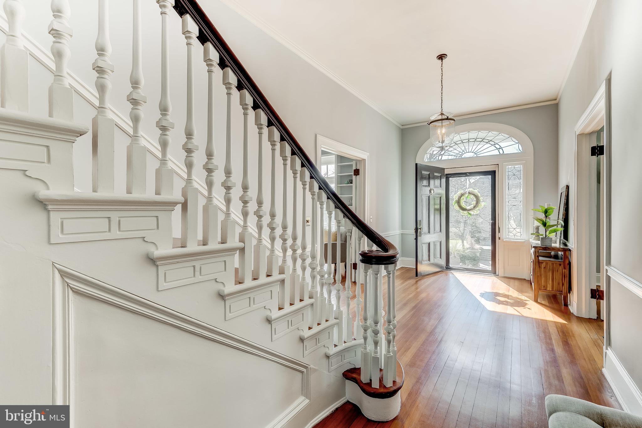 500 Overhill Road Baltimore, MD 21210 - Photo 6 of 67 Pristine original millwork