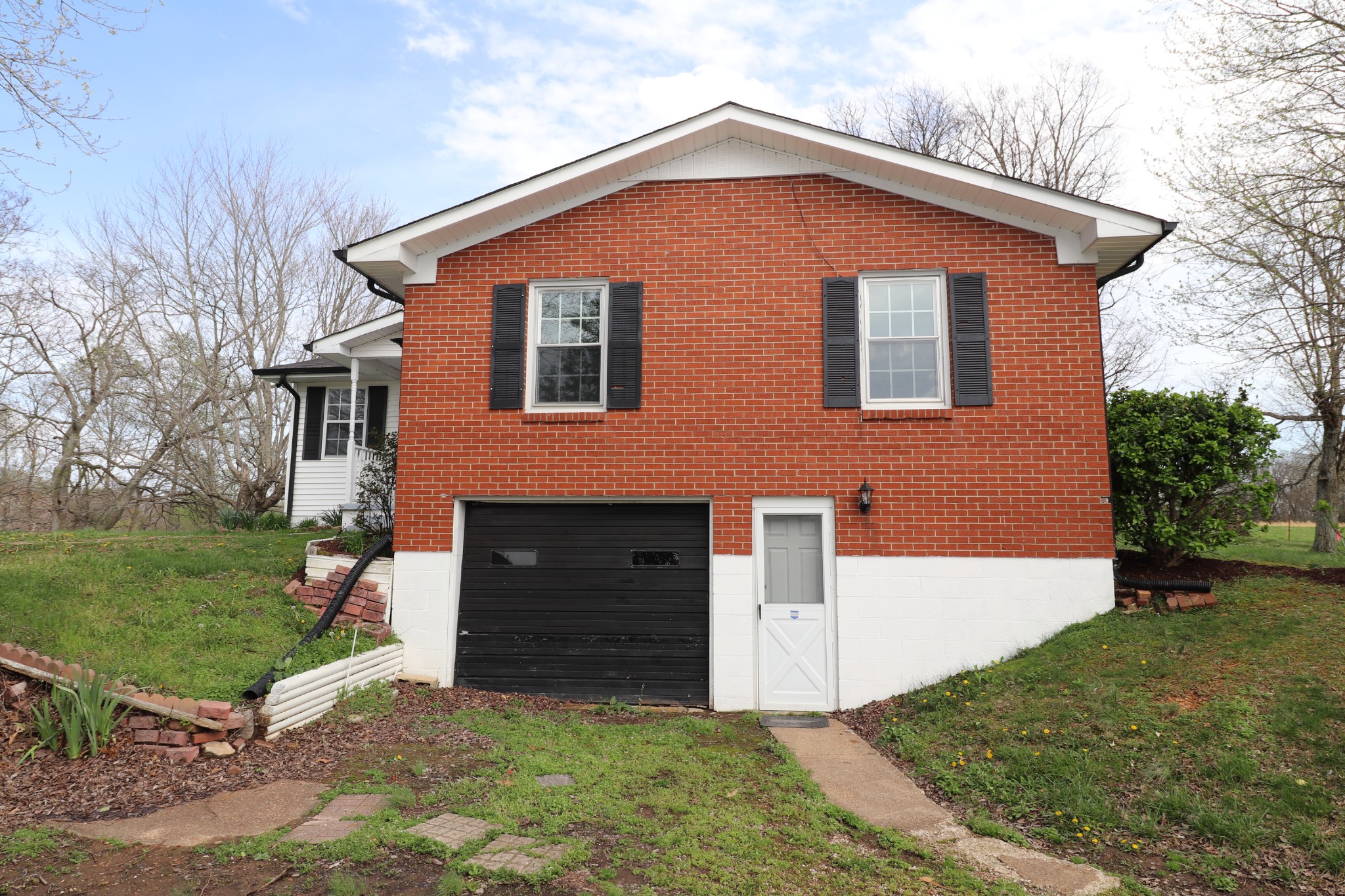696 Hawkins Road Westmoreland, TN 37186 - Photo 4 of 31 Gallery Image 4