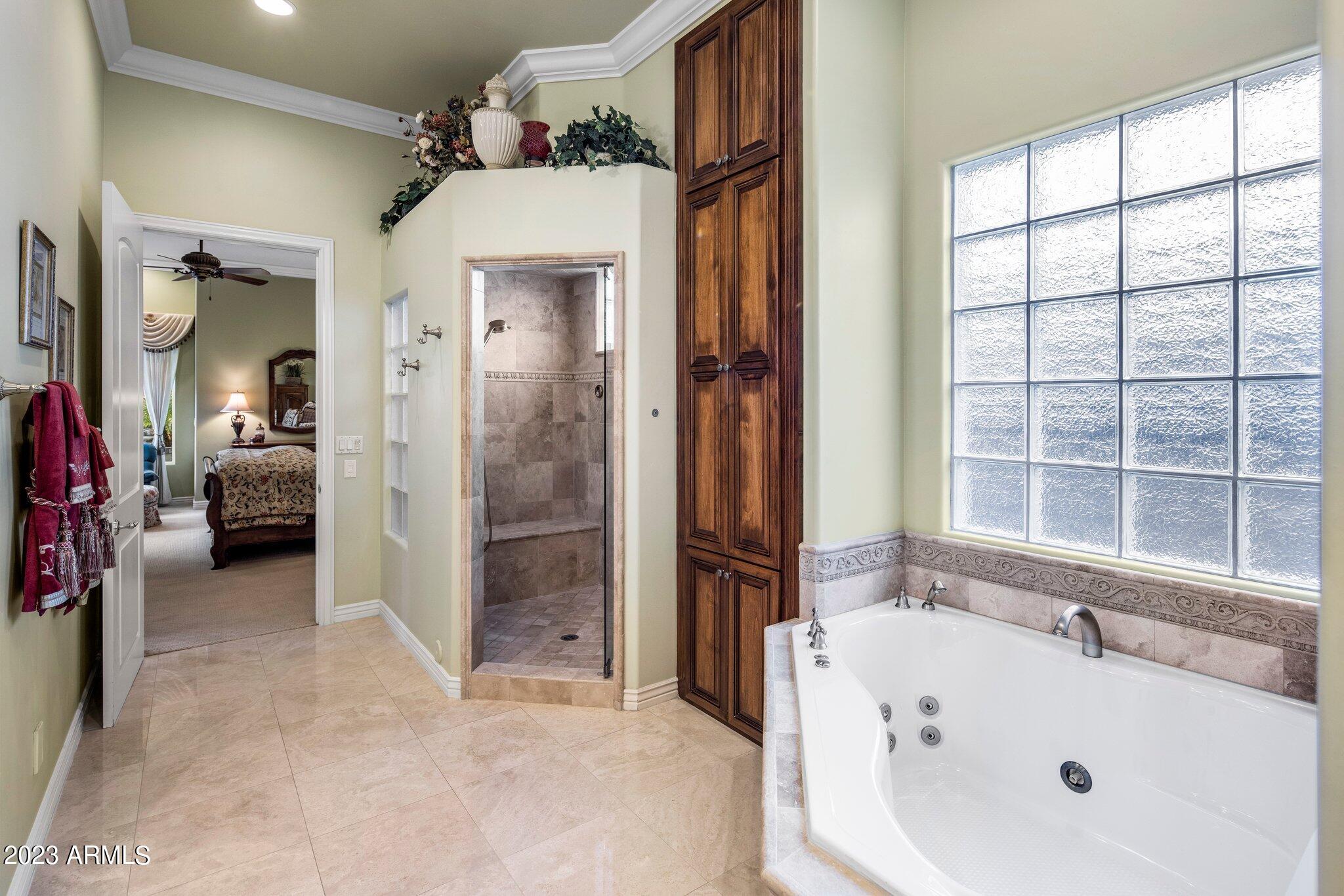 158 West Boca Raton Road Phoenix, AZ 85023 - Photo 22 of 50 Jetted Tub & Steam Shower