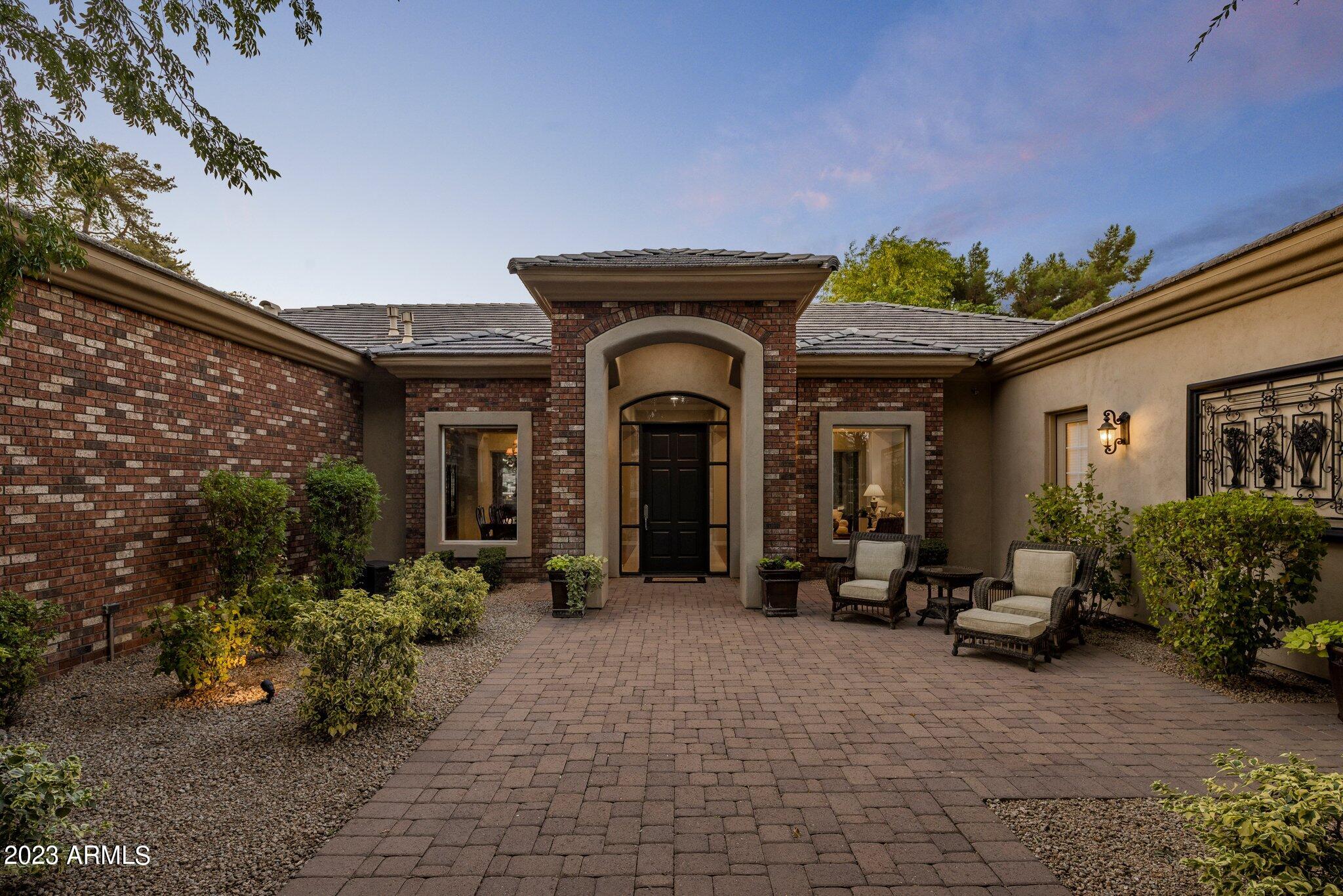 158 West Boca Raton Road Phoenix, AZ 85023 - Photo 4 of 50 Courtyard Entry